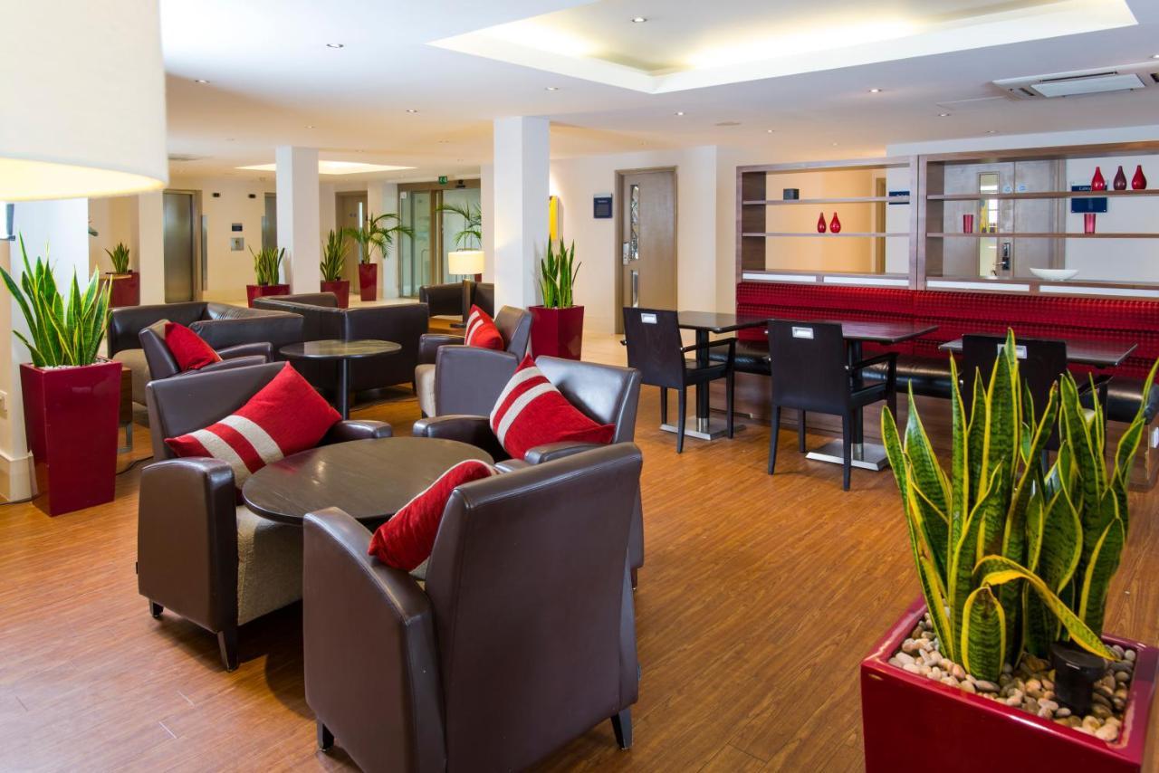 Holiday Inn Express Northampton - South By Ihg Buitenkant foto