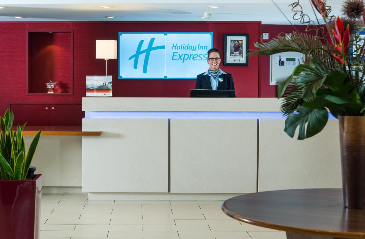 Holiday Inn Express Northampton - South By Ihg Buitenkant foto