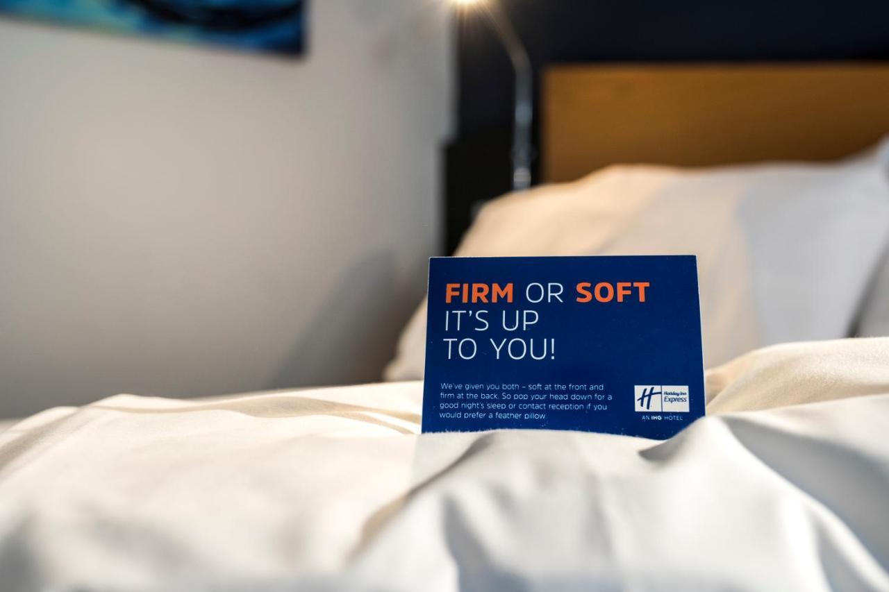 Holiday Inn Express Northampton - South By Ihg Buitenkant foto