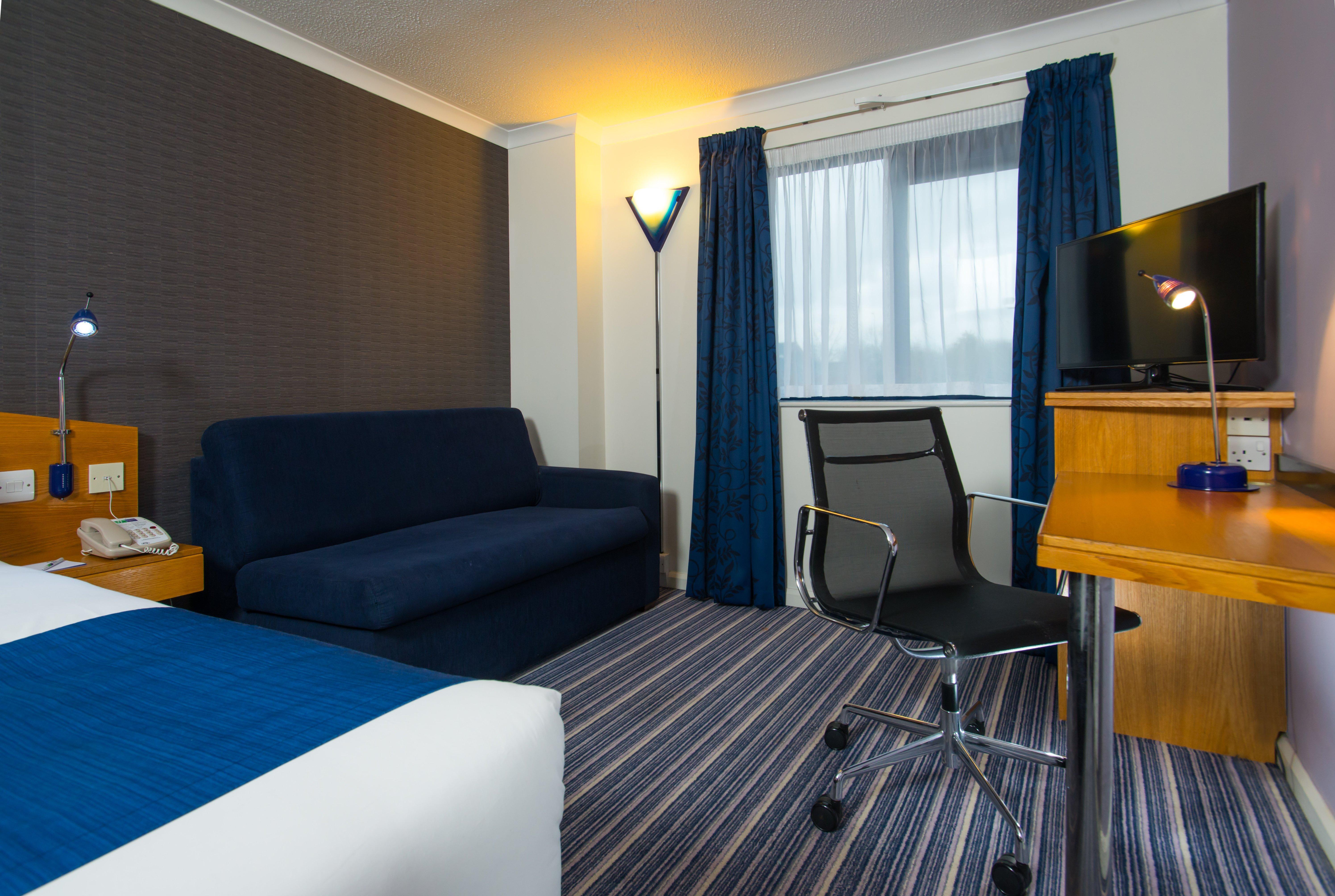 Holiday Inn Express Northampton - South By Ihg Buitenkant foto