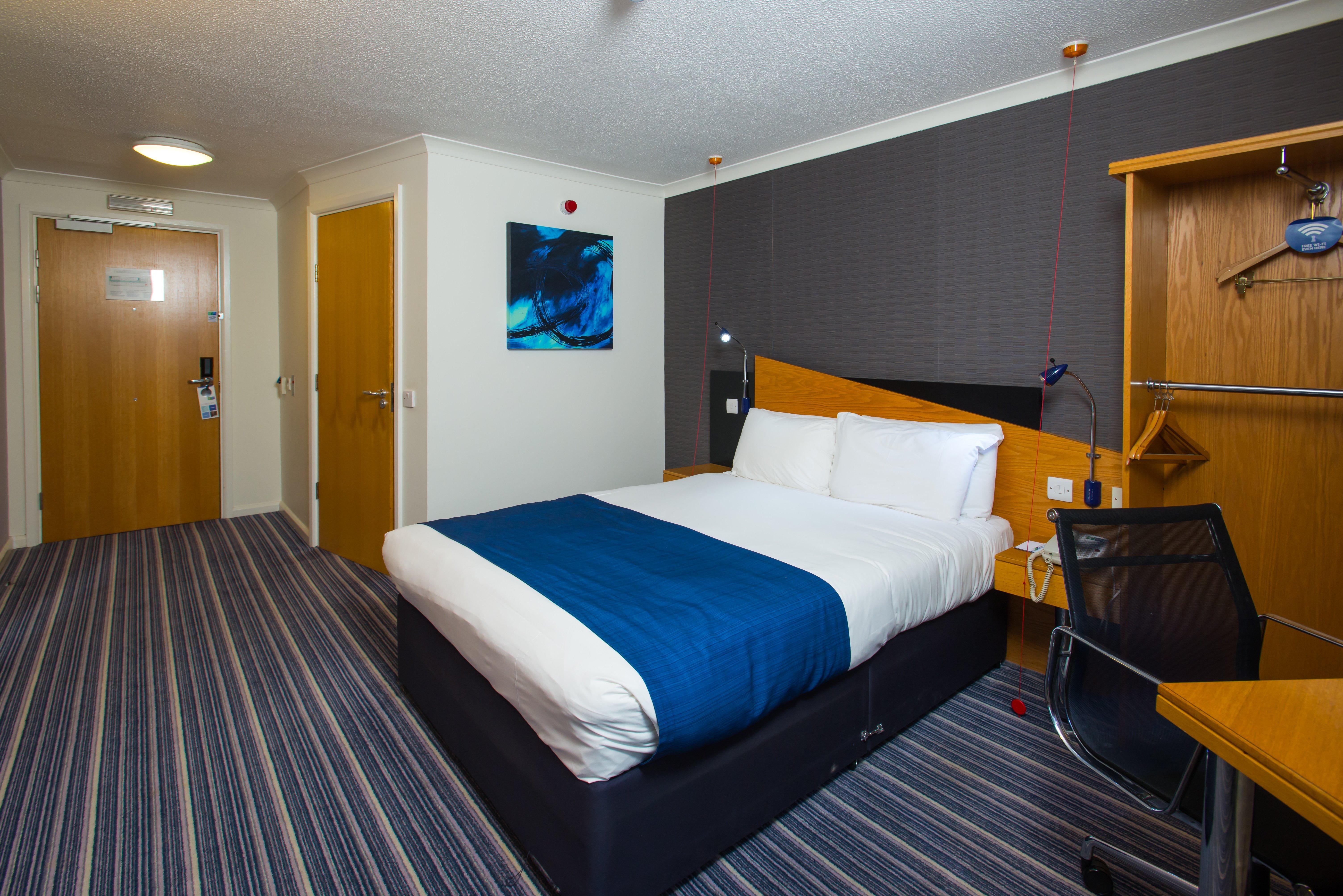 Holiday Inn Express Northampton - South By Ihg Buitenkant foto