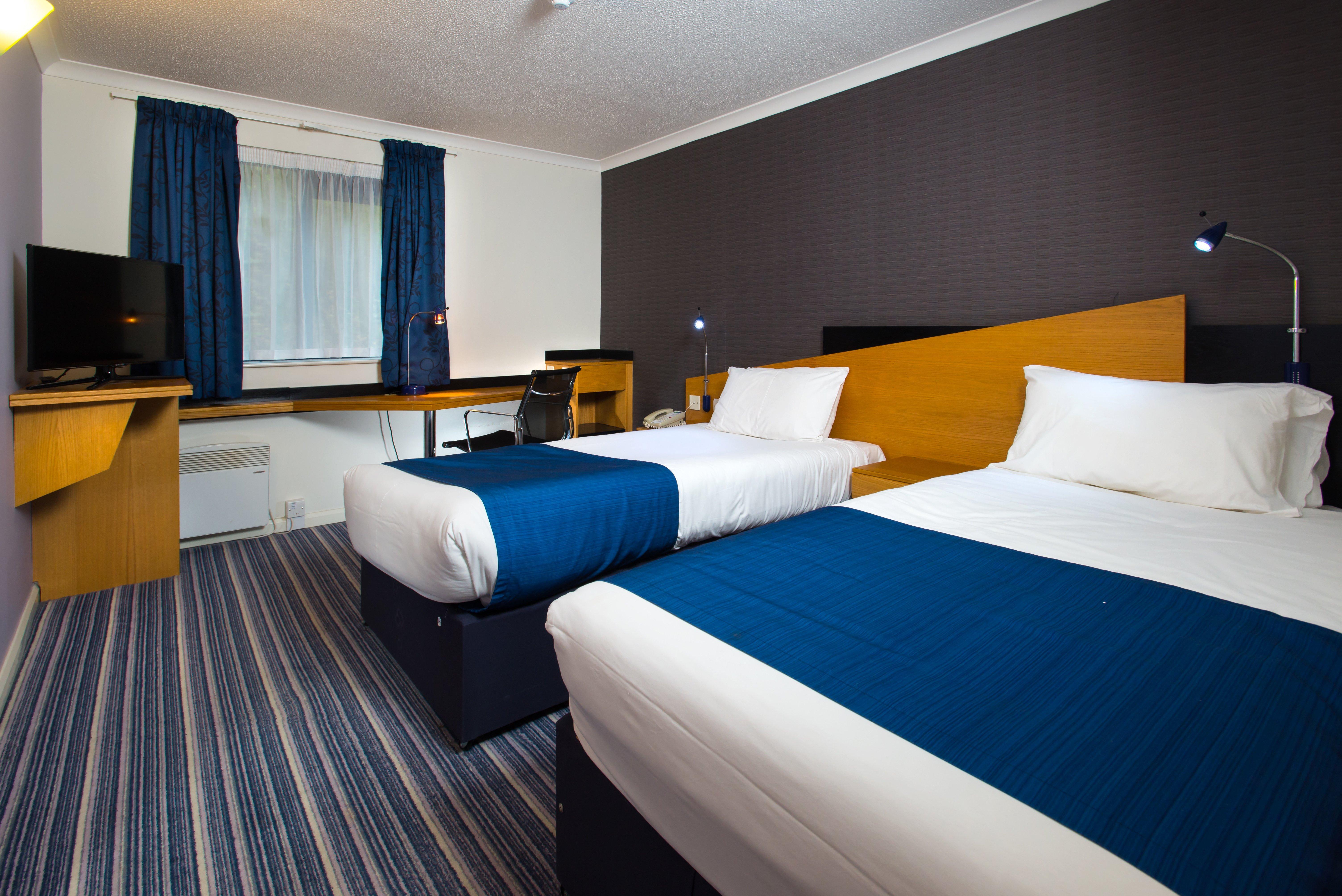 Holiday Inn Express Northampton - South By Ihg Buitenkant foto