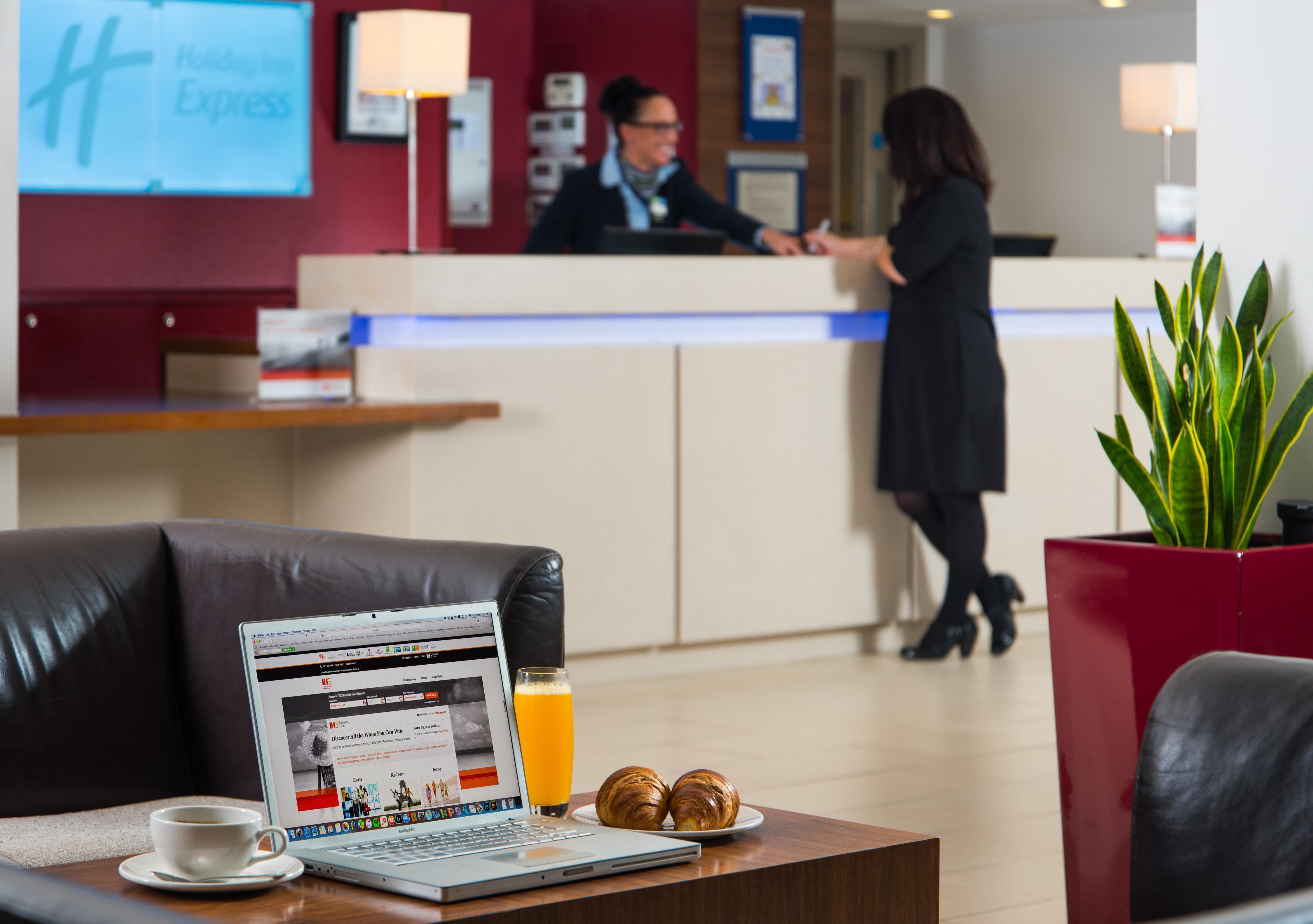 Holiday Inn Express Northampton - South By Ihg Buitenkant foto