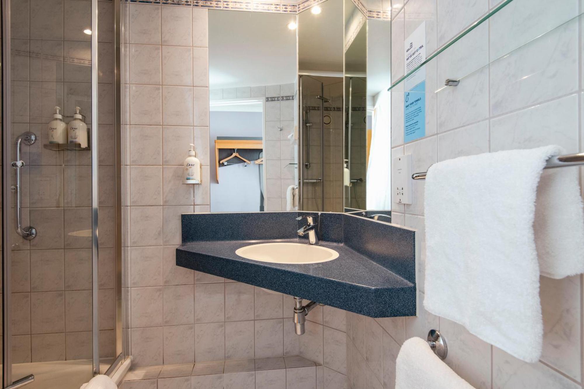 Holiday Inn Express Northampton - South By Ihg Buitenkant foto