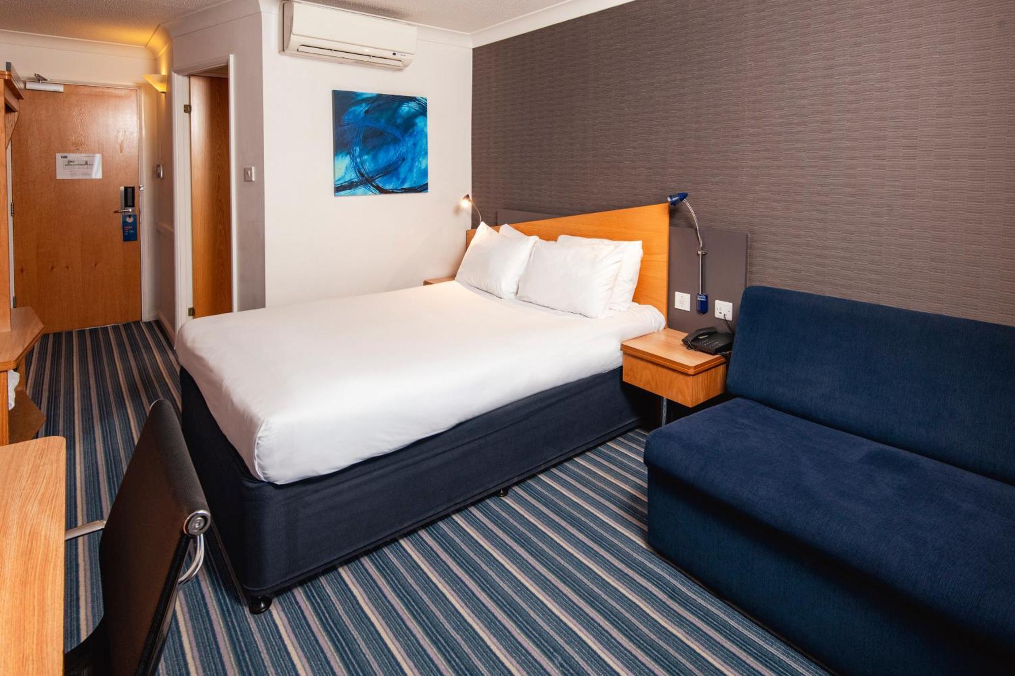 Holiday Inn Express Northampton - South By Ihg Buitenkant foto