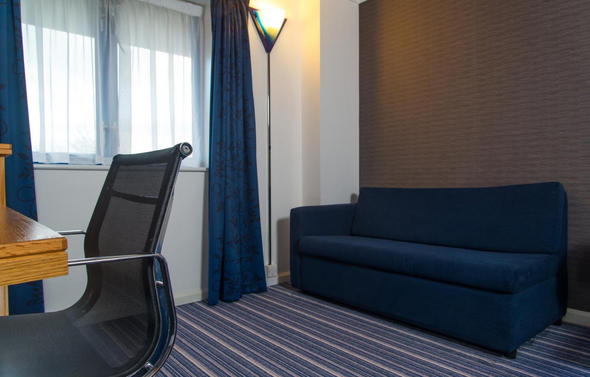 Holiday Inn Express Northampton - South By Ihg Buitenkant foto