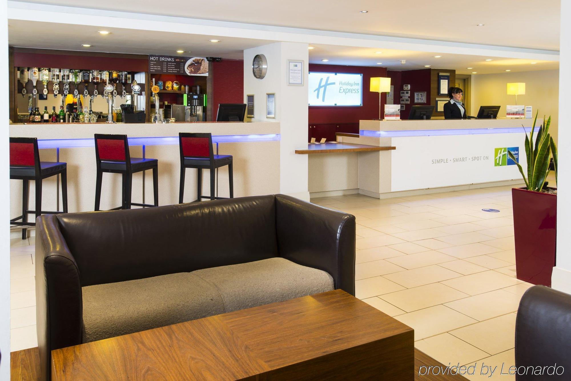Holiday Inn Express Northampton - South By Ihg Buitenkant foto