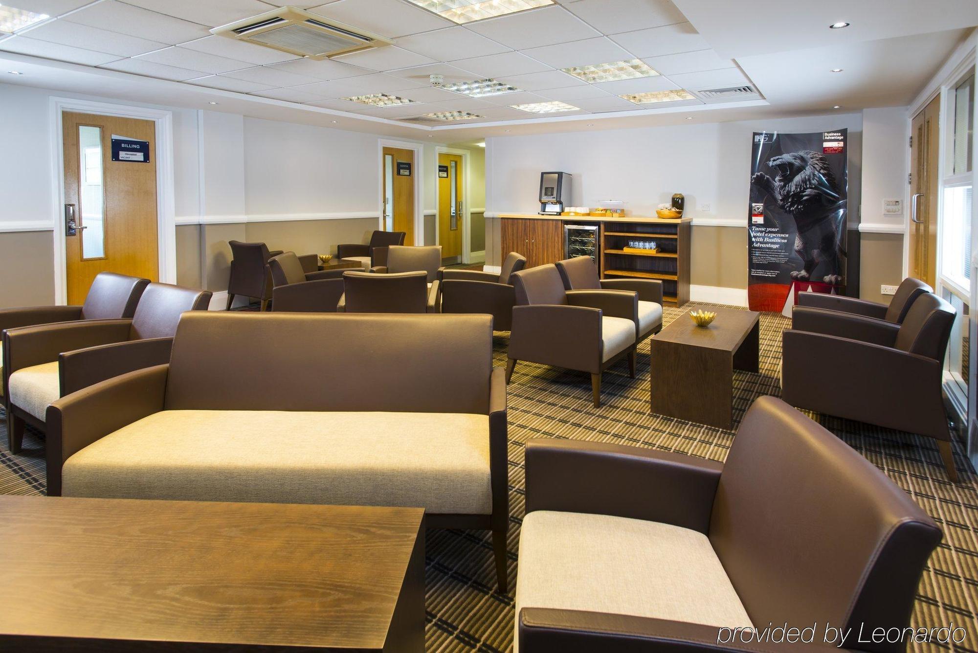 Holiday Inn Express Northampton - South By Ihg Buitenkant foto