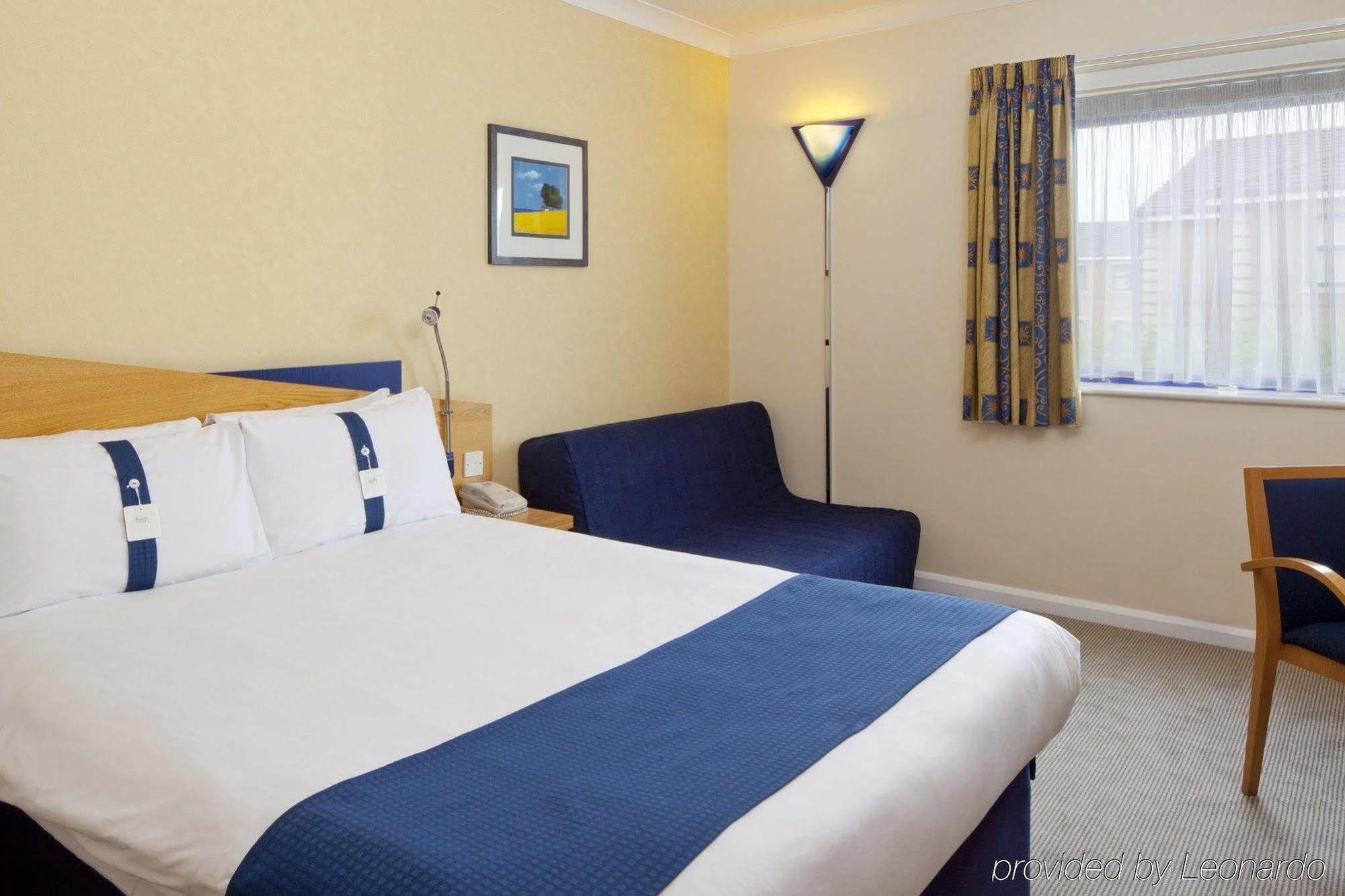Holiday Inn Express Northampton - South By Ihg Buitenkant foto