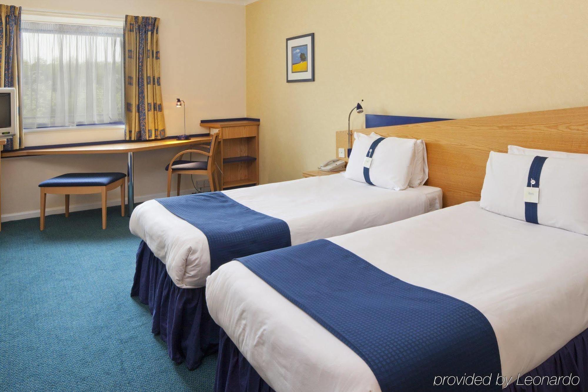 Holiday Inn Express Northampton - South By Ihg Buitenkant foto